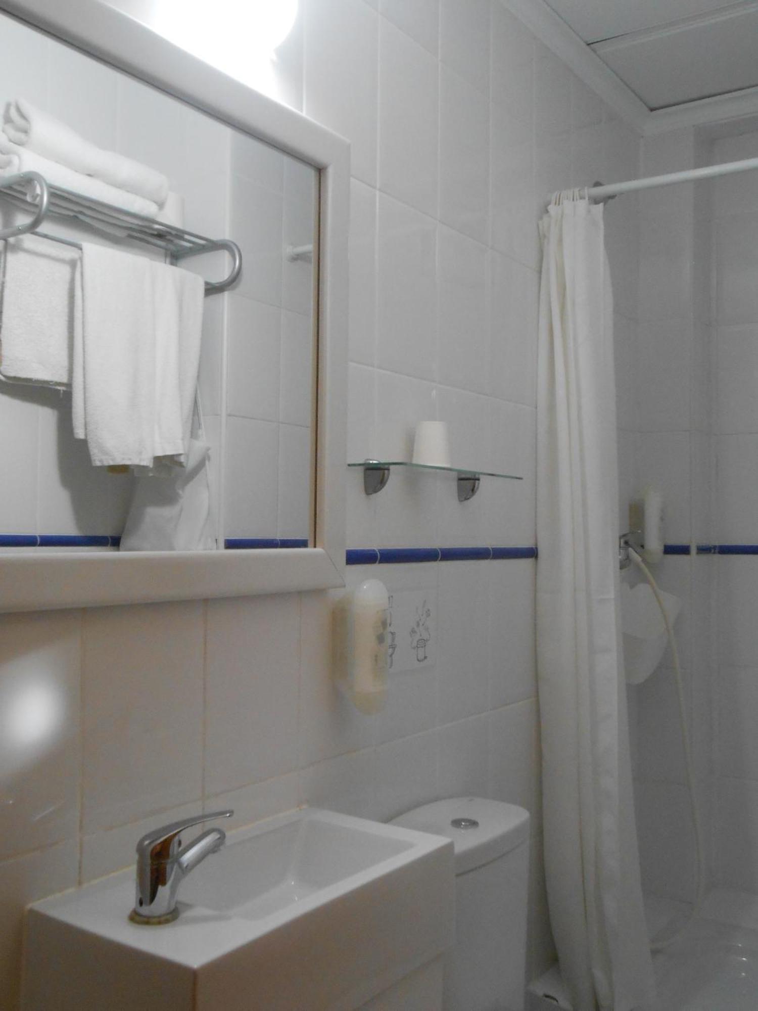 Hostal El Callejon Таррагона Экстерьер фото