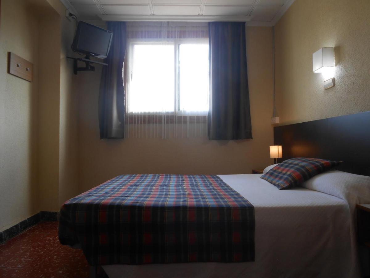 Hostal El Callejon Таррагона Экстерьер фото